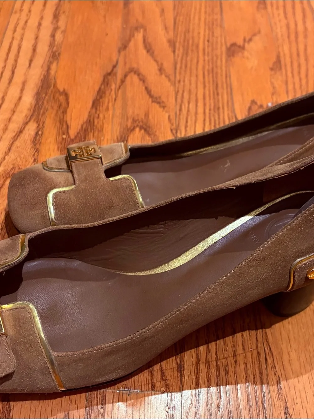 Tory Burch “Helen” Split Suede Mid-Heel Block Pumps Brown Gold Sz 9.5